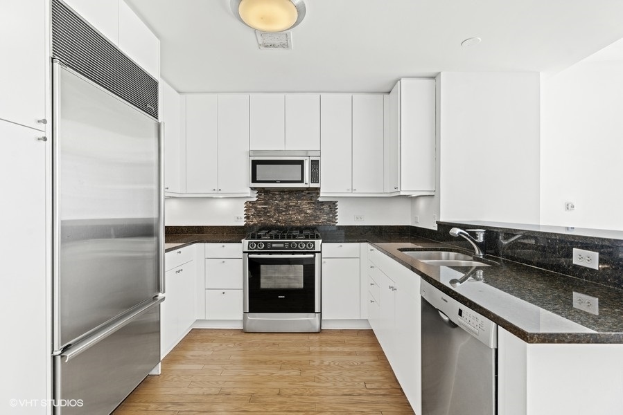 60 E Monroe Street 3204