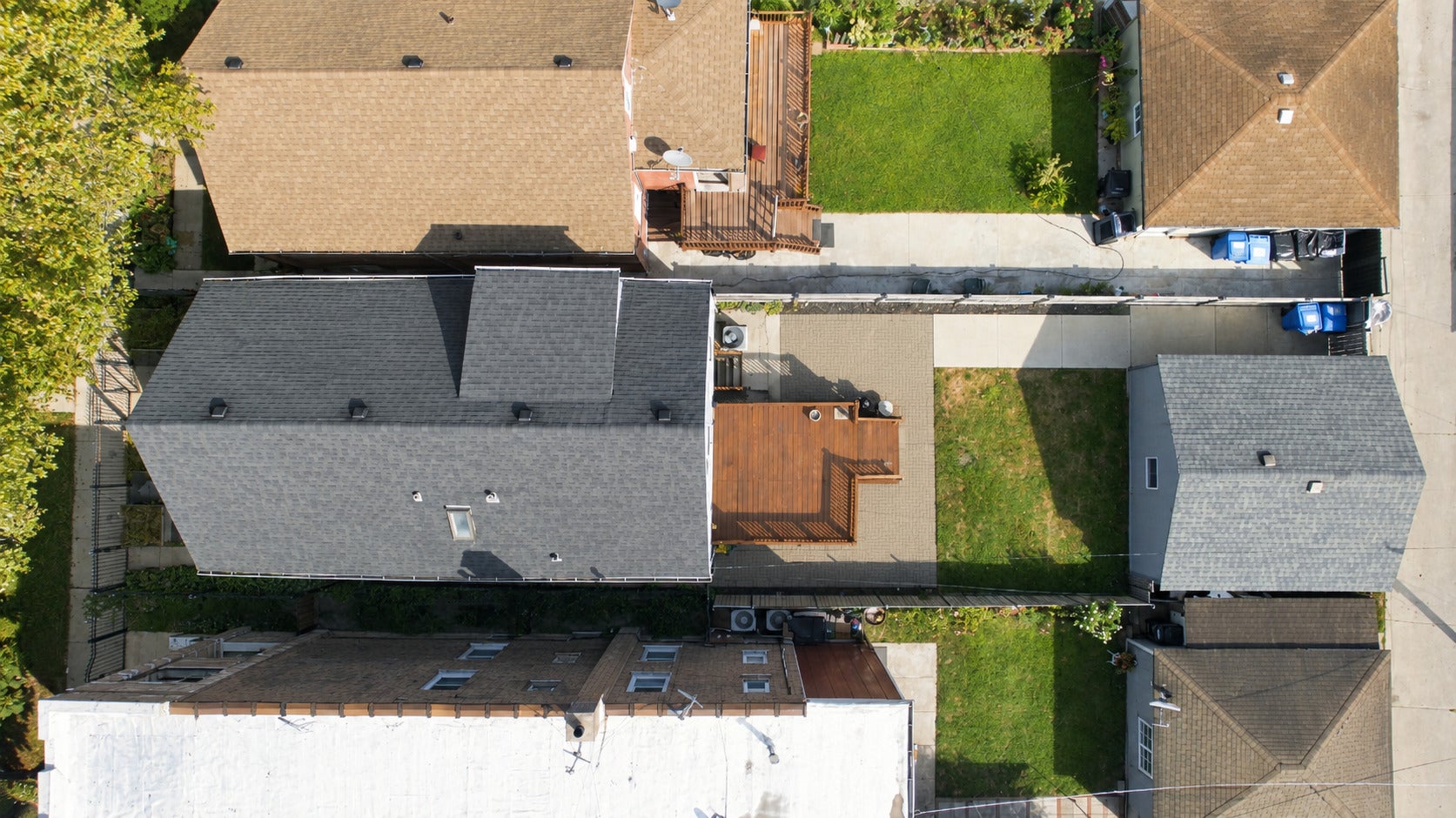 2421 N Marmora Avenue