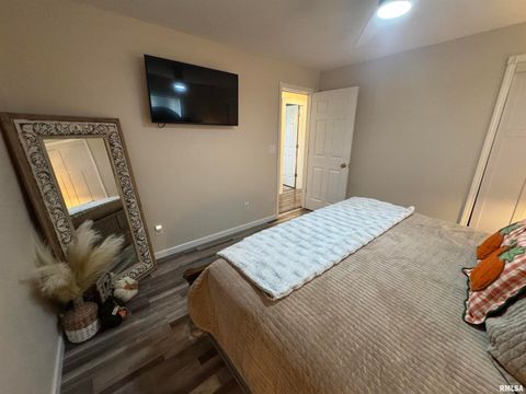 Tiny photo for 801 W 5TH Street, Flora, IL 62839 (MLS # EB459891)