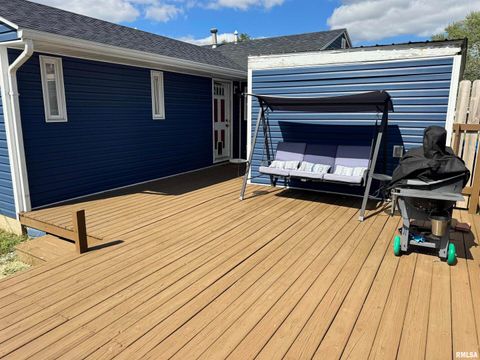 Tiny photo for 801 W 5TH Street, Flora, IL 62839 (MLS # EB459891)