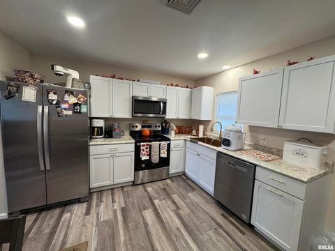 Tiny photo for 801 W 5TH Street, Flora, IL 62839 (MLS # EB459891)