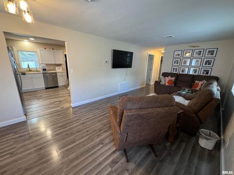 Tiny photo for 801 W 5TH Street, Flora, IL 62839 (MLS # EB459891)