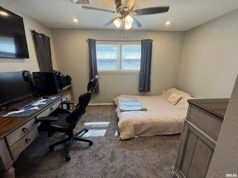 Tiny photo for 801 W 5TH Street, Flora, IL 62839 (MLS # EB459891)