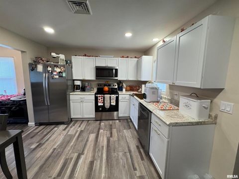 Tiny photo for 801 W 5TH Street, Flora, IL 62839 (MLS # EB459891)