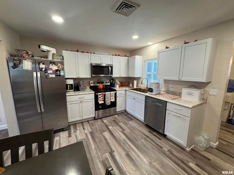 Tiny photo for 801 W 5TH Street, Flora, IL 62839 (MLS # EB459891)