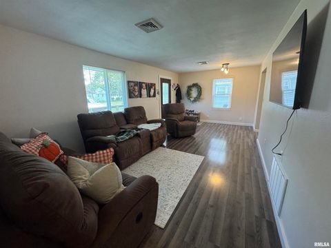 Tiny photo for 801 W 5TH Street, Flora, IL 62839 (MLS # EB459891)