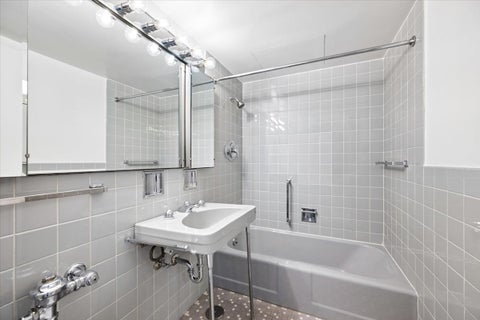 Tiny photo for 253 E Delaware Place #5H, Chicago, IL 60611 (MLS # 12791266)