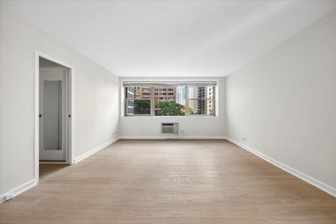 Tiny photo for 253 E Delaware Place #5H, Chicago, IL 60611 (MLS # 12791266)