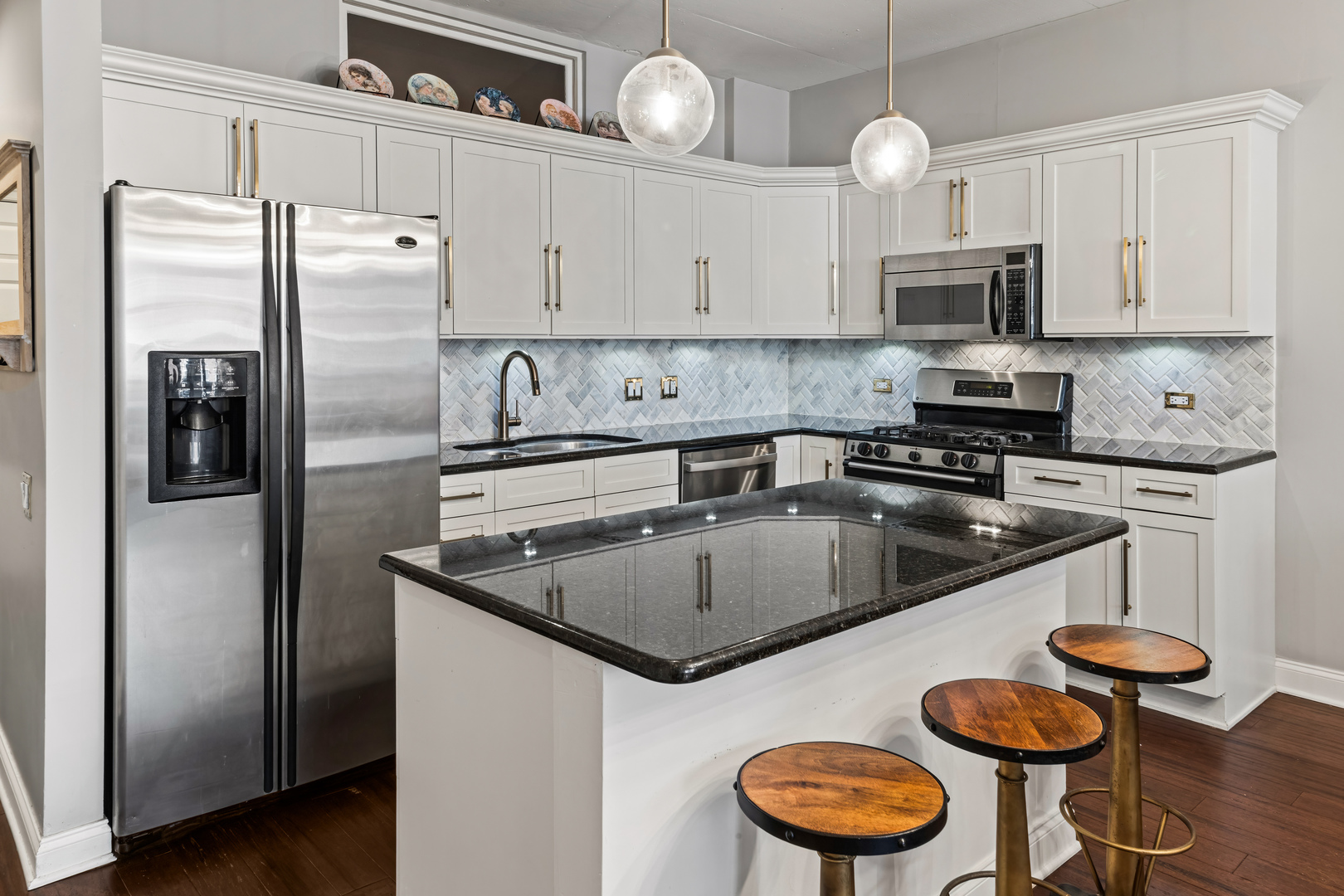 1001 W MADISON Street 213