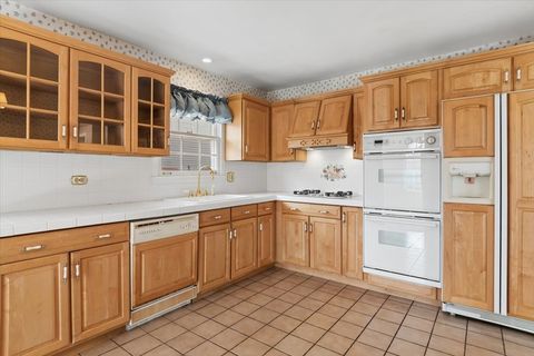 Tiny photo for 554 N Westwood Avenue, Lombard, IL 60148 (MLS # 12604174)