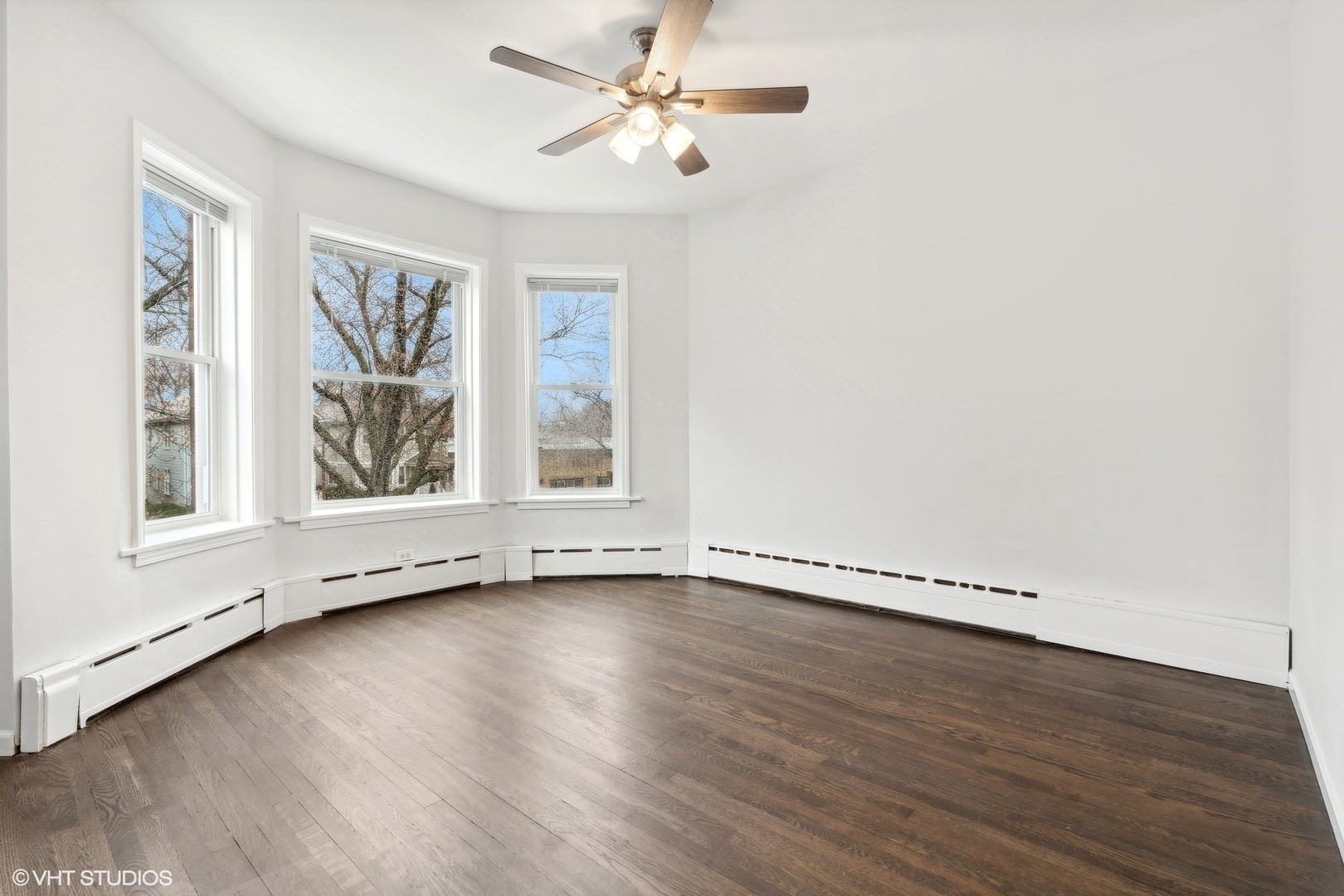 1823 W Greenleaf Avenue