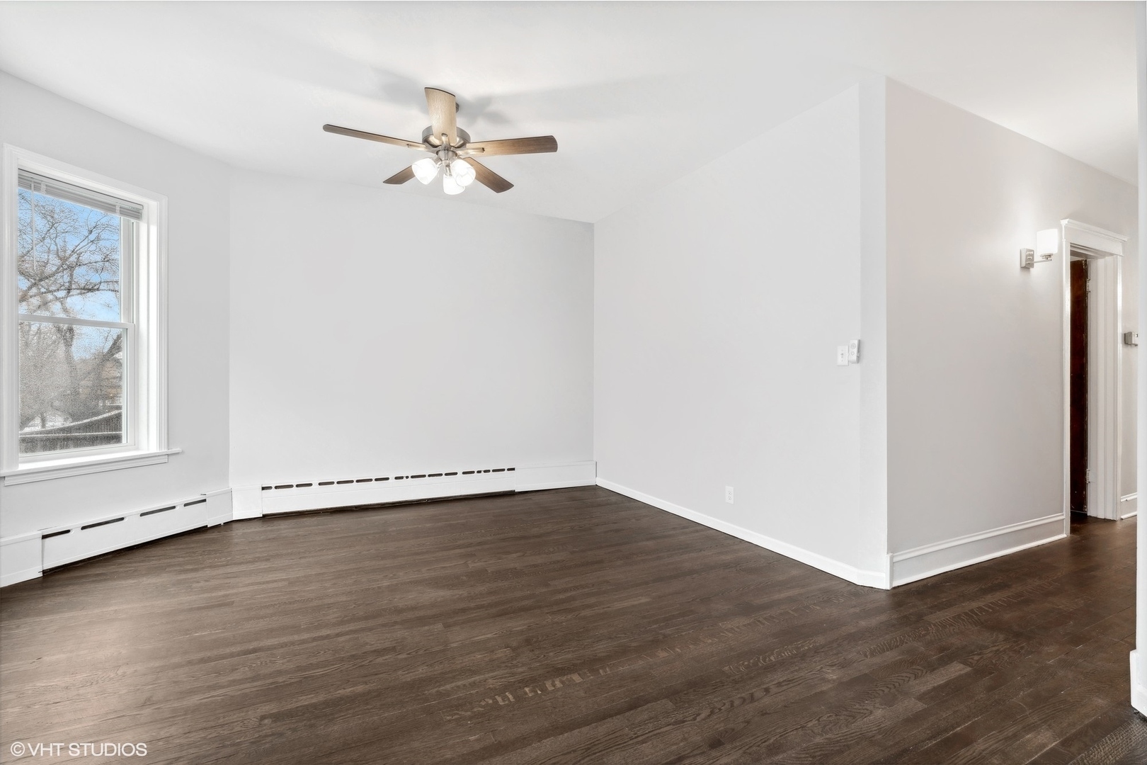 1823 W Greenleaf Avenue