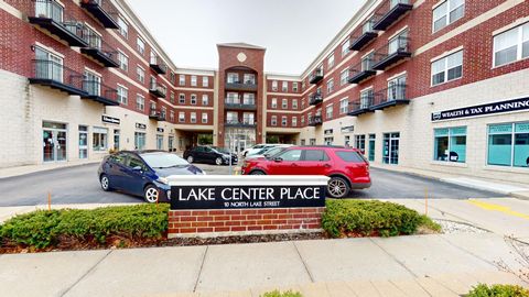 Condominium in Grayslake IL 10 Lake Street.jpg