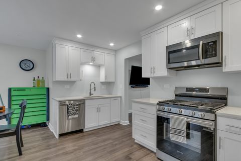 Tiny photo for 5421 Cleveland Drive, McHenry, IL 60050 (MLS # 12535014)