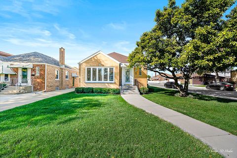 Tiny photo for 5056 N Mont Clare Avenue, Chicago, IL 60656 (MLS # 12504293)