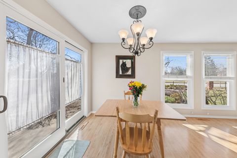 Tiny photo for 120 W Golf Road #A, Libertyville, IL 60048 (MLS # 12581256)