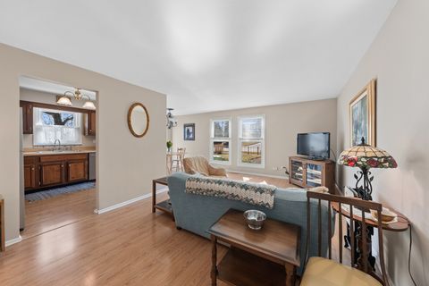 Tiny photo for 120 W Golf Road #A, Libertyville, IL 60048 (MLS # 12581256)