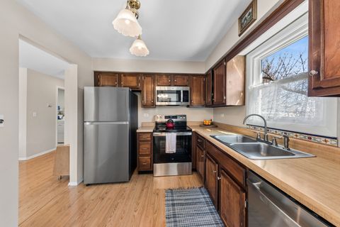 Tiny photo for 120 W Golf Road #A, Libertyville, IL 60048 (MLS # 12581256)