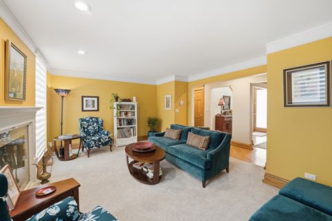 Tiny photo for 15 Manchester Lane, Elmhurst, IL 60126 (MLS # 12502211)