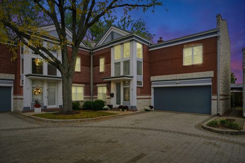 Tiny photo for 15 Manchester Lane, Elmhurst, IL 60126 (MLS # 12502211)