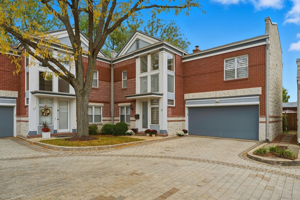 Photo for 15 Manchester Lane, Elmhurst, IL 60126 (MLS # 12502211)