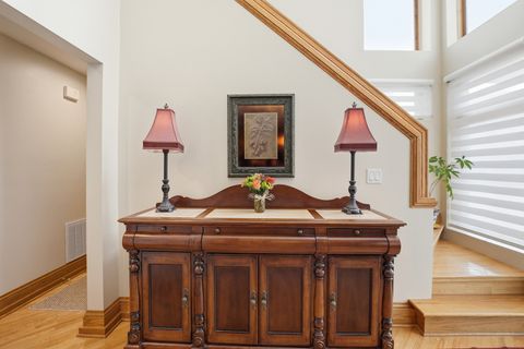 Tiny photo for 15 Manchester Lane, Elmhurst, IL 60126 (MLS # 12502211)