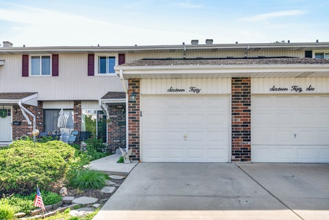 Photo of 1650 Castbourne Court, Wheaton, IL 60189 (MLS # 12655468)