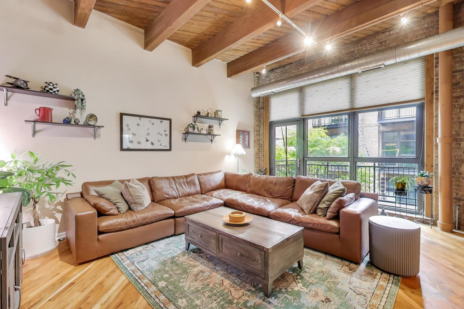 1040 W Adams Street 370