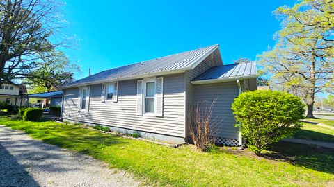 Tiny photo for 322 Linden Avenue, Centralia, IL 62801 (MLS # 12612007)