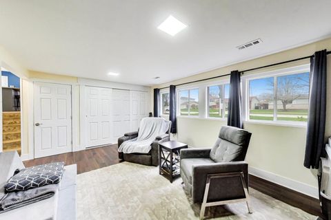 Tiny photo for 1605 W Lexington Drive, Arlington Heights, IL 60004 (MLS # 12615098)