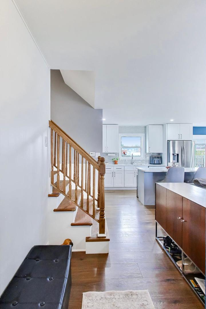 1605 W Lexington Drive