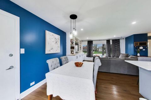 Tiny photo for 1605 W Lexington Drive, Arlington Heights, IL 60004 (MLS # 12615098)