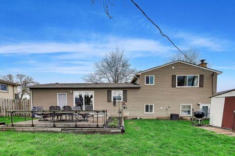 Tiny photo for 1605 W Lexington Drive, Arlington Heights, IL 60004 (MLS # 12615098)