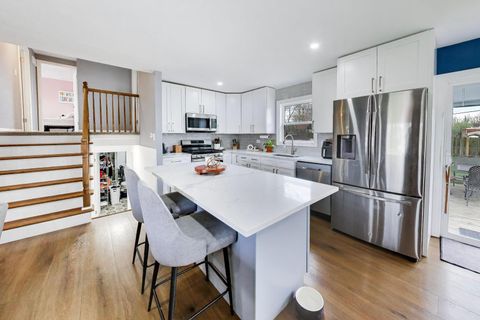 Tiny photo for 1605 W Lexington Drive, Arlington Heights, IL 60004 (MLS # 12615098)