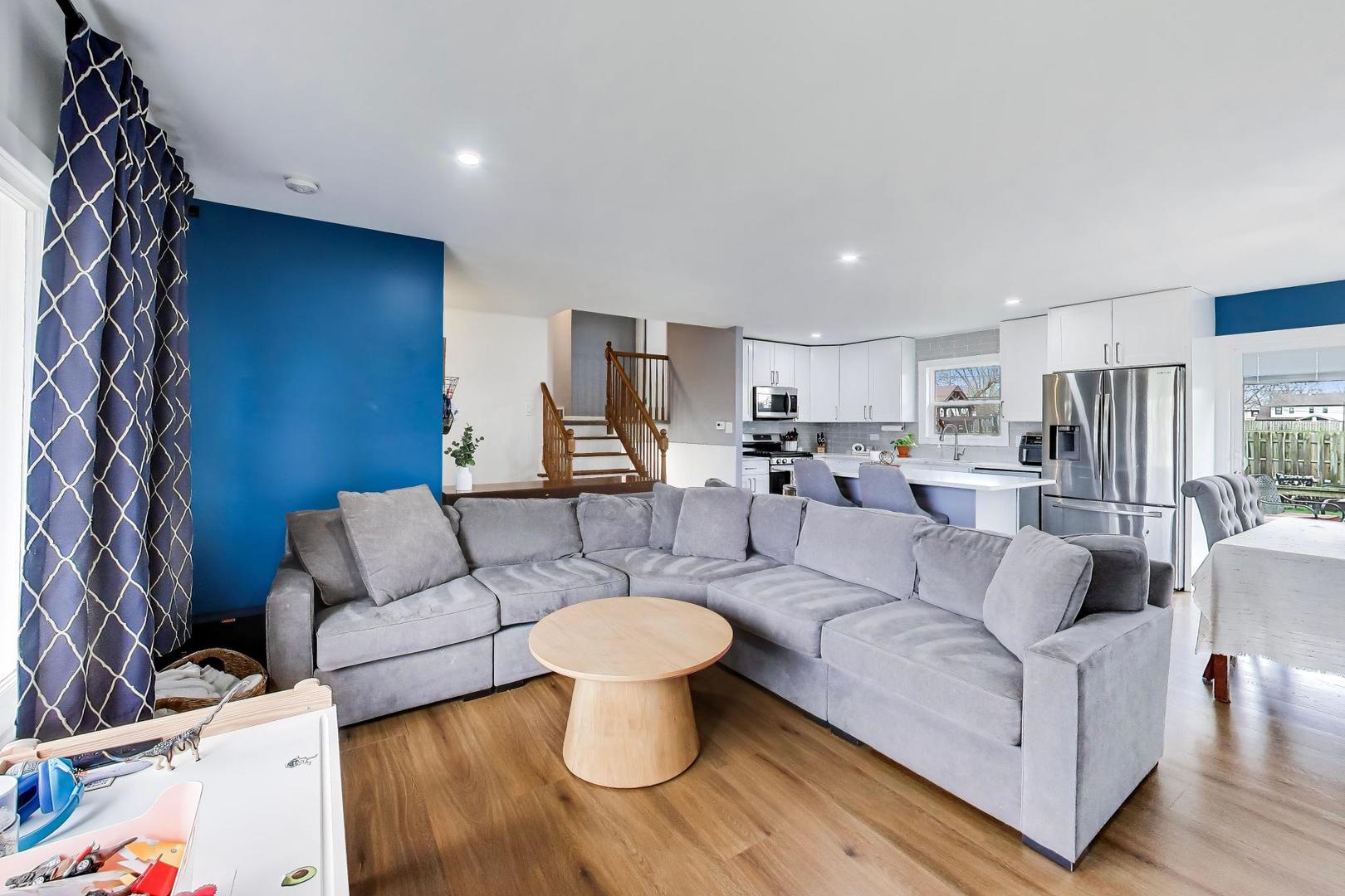 1605 W Lexington Drive