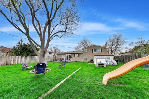Tiny photo for 1605 W Lexington Drive, Arlington Heights, IL 60004 (MLS # 12615098)