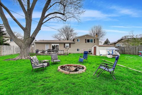 Tiny photo for 1605 W Lexington Drive, Arlington Heights, IL 60004 (MLS # 12615098)