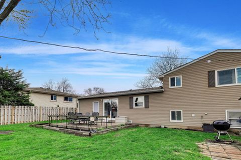 Tiny photo for 1605 W Lexington Drive, Arlington Heights, IL 60004 (MLS # 12615098)