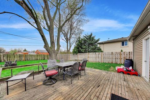Tiny photo for 1605 W Lexington Drive, Arlington Heights, IL 60004 (MLS # 12615098)