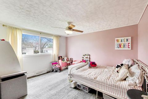 Tiny photo for 1605 W Lexington Drive, Arlington Heights, IL 60004 (MLS # 12615098)