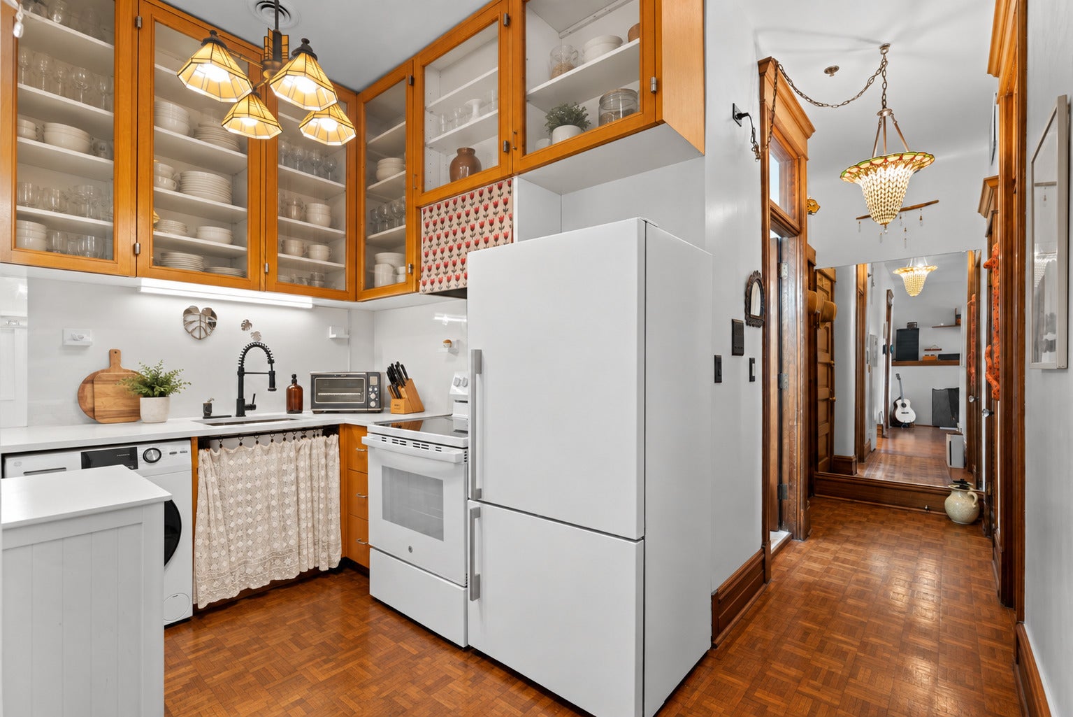 2800 N Pine Grove Avenue 8CD