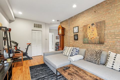 Tiny photo for 1639 W Farwell Avenue #1, Chicago, IL 60626 (MLS # 12613380)