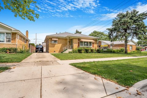 Tiny photo for 10610 Essex Street, Westchester, IL 60154 (MLS # 12431494)
