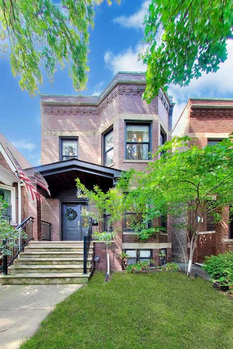 Photo of 2136 W Waveland Avenue, Chicago, IL 60618 (MLS # 12717473)