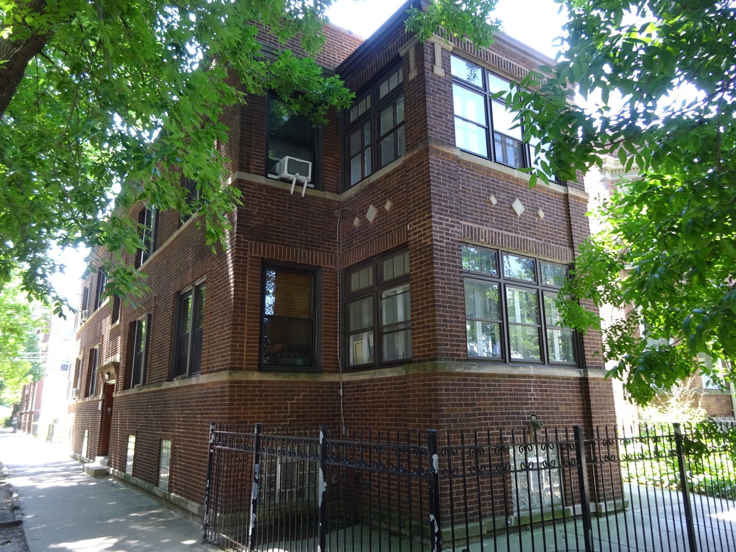 4322 N Hoyne Avenue
