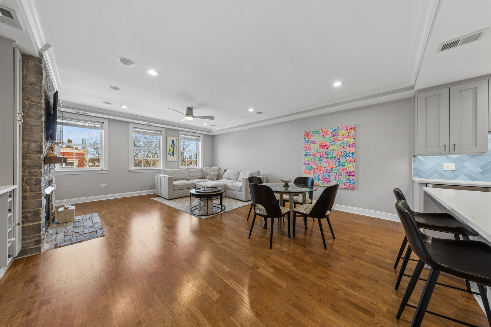 1921 W Diversey Parkway 401