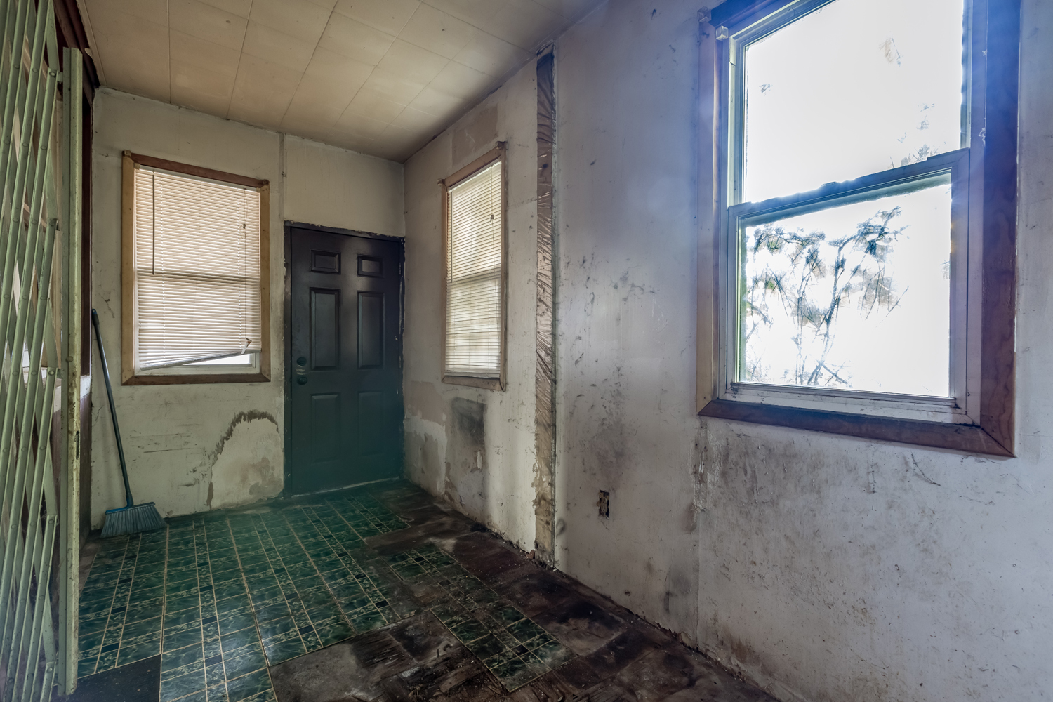 7206 S Lafayette Avenue