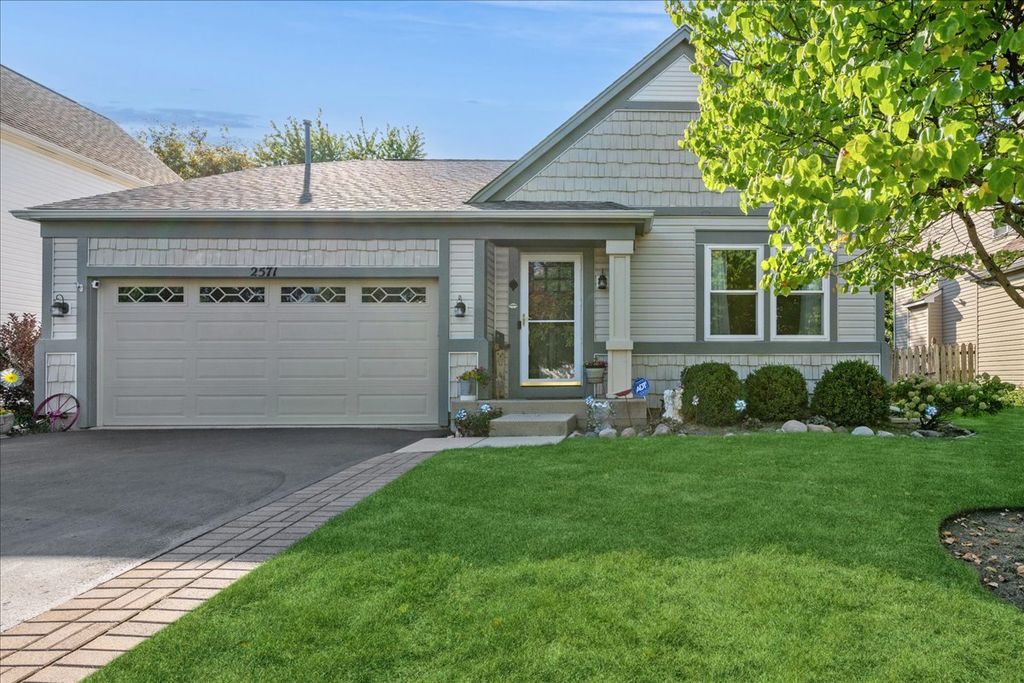 Photo for 2571 Stanton Circle, Lake In The Hills, IL 60156 (MLS # 12471872)
