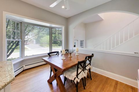Tiny photo for 625 E Center Avenue, Lake Bluff, IL 60044 (MLS # 12628144)
