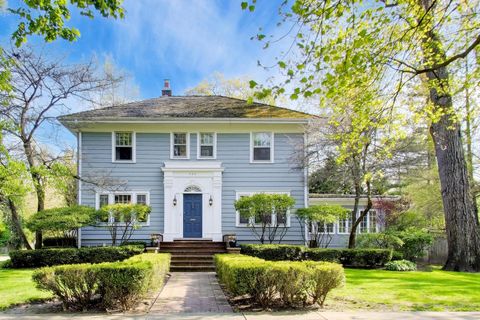 Tiny photo for 625 E Center Avenue, Lake Bluff, IL 60044 (MLS # 12628144)